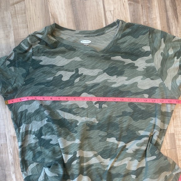 Old Navy Everywear Tee - Picture 5 of 7